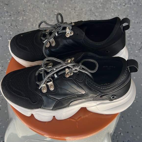 Women's fashion sneaker - Picture 3 of 4